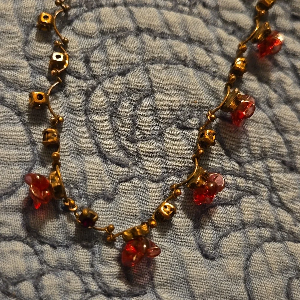 Red Envelope Flores Glass & Copper Necklace from Sandine of Satellite Jewelry - Picture 6 of 7